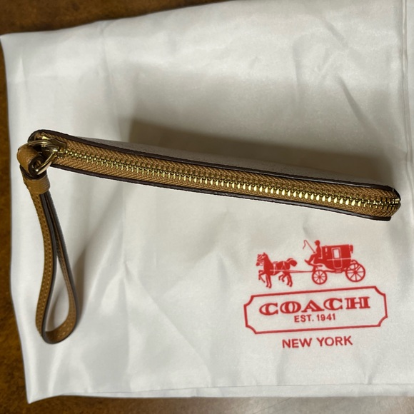 NWOT COACH CORNER ZIP WRISTLET, TAUPE/GOLD Style No. GI979 - Picture 3 of 8